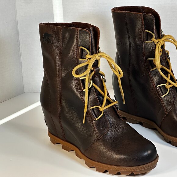 Women's size 10 Sorel Boots - Picture 13 of 16